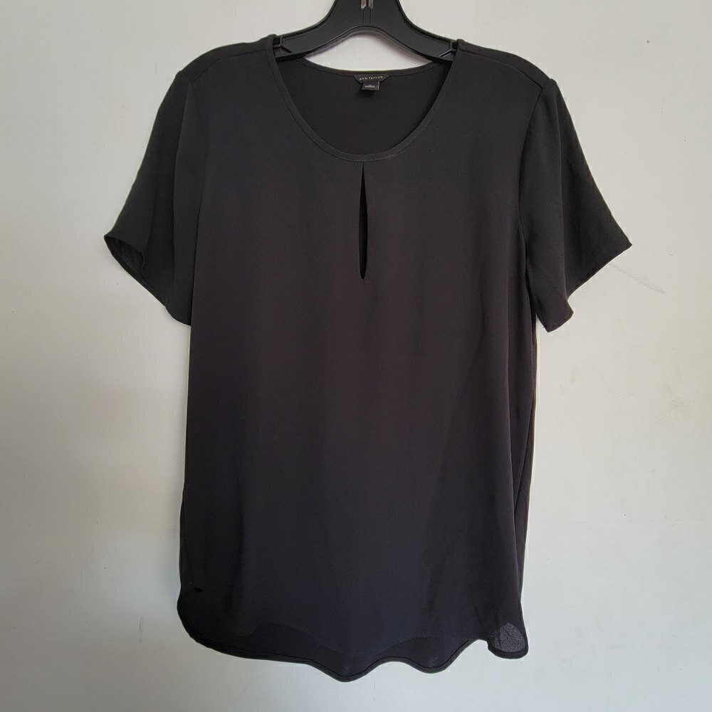 Ann Taylor Keyhole Front Black Short Sleeve Blouse Top Silky Smooth Flowy Sz XS